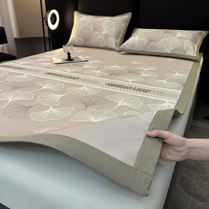 91家纺网 家纺一手货源 找家纺 全季家居 2025新款A类轻奢系列数码印花冰藤席凉席席子 杏叶语-浅咖 床席