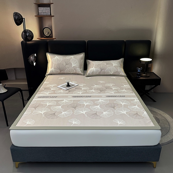 91家纺网 家纺一手货源 找家纺 全季家居 2025新款A类轻奢系列数码印花冰藤席凉席席子 杏叶语-浅咖 床席