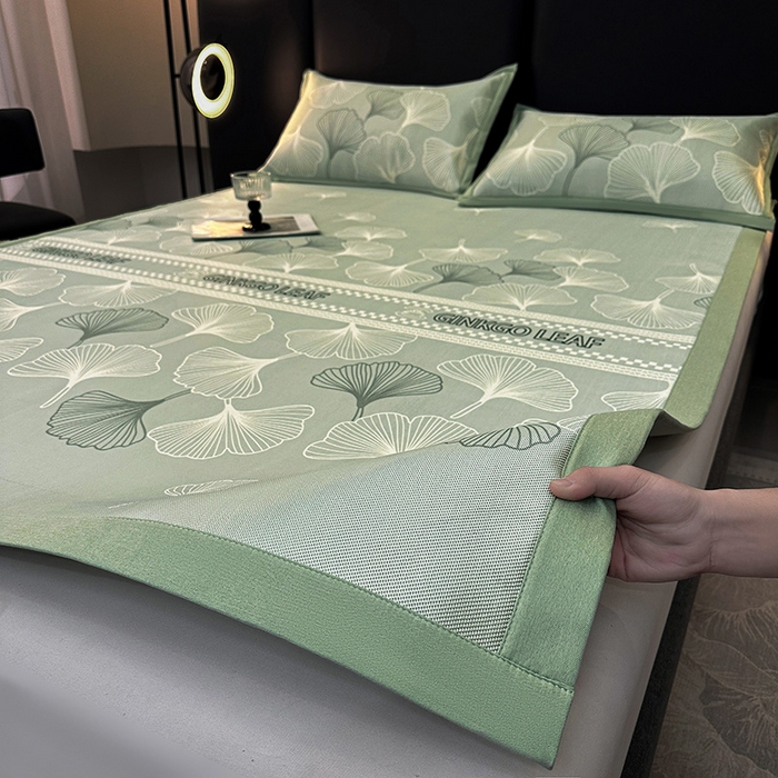 91家纺网 家纺一手货源 找家纺 全季家居 2025新款A类轻奢系列数码印花冰藤席凉席席子 杏叶语-水绿 床席