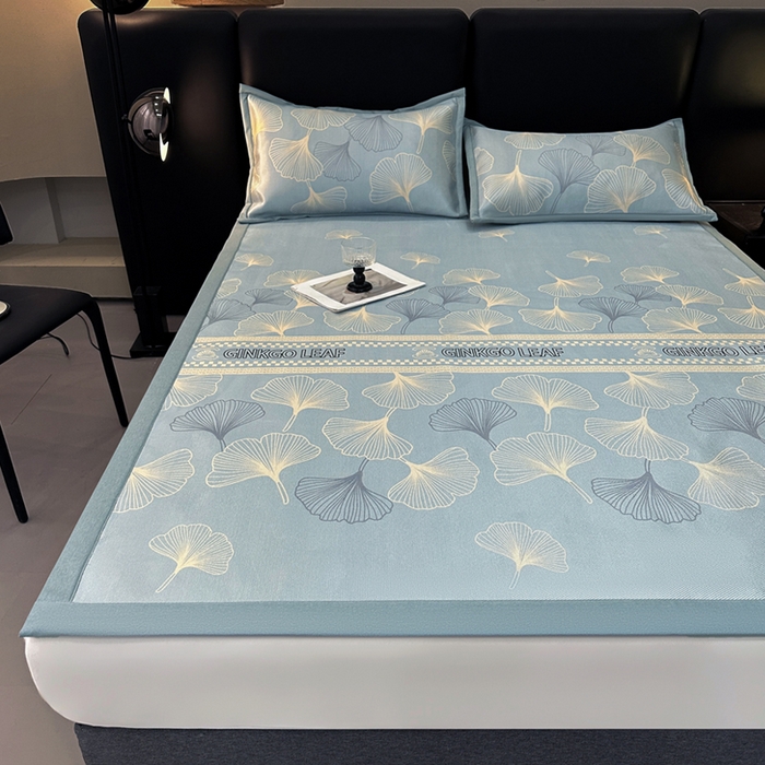 91家纺网 家纺一手货源 找家纺 全季家居 2025新款A类轻奢系列数码印花冰藤席凉席席子 杏叶语-天蓝 床席