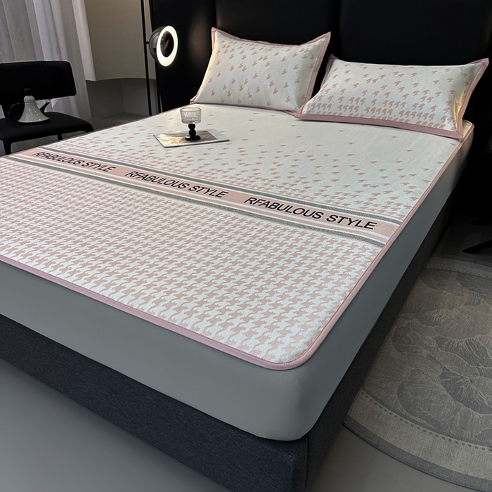 91家纺网 家纺一手货源 找家纺 全季家居 2025新款A类轻奢系列数码印花冰藤席凉席席子 千鸟格-淡粉 床笠