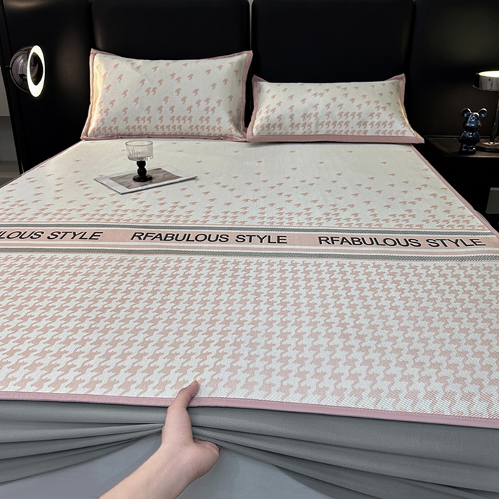 91家纺网 家纺一手货源 找家纺 全季家居 2025新款A类轻奢系列数码印花冰藤席凉席席子 千鸟格-淡粉 床笠