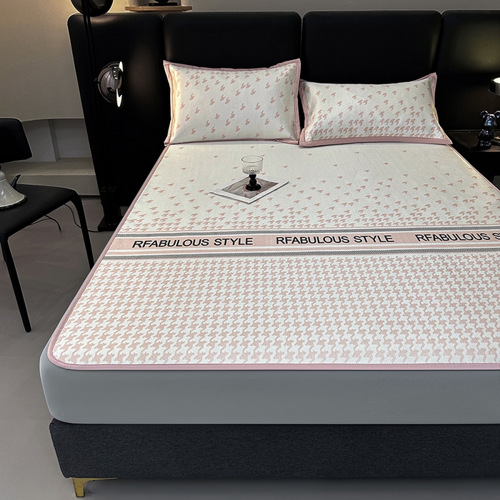 91家纺网 家纺一手货源 找家纺 全季家居 2025新款A类轻奢系列数码印花冰藤席凉席席子 千鸟格-淡粉 床笠