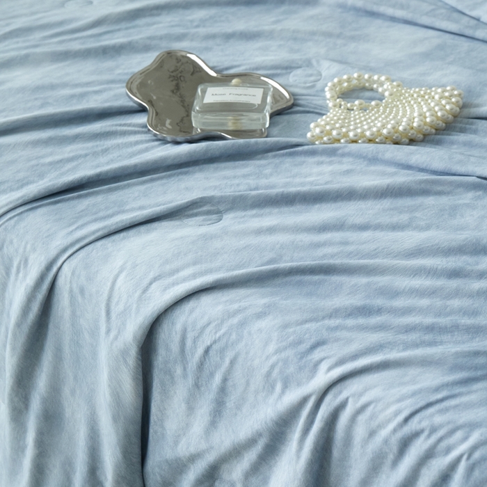 91家纺网 家纺一手货源 找家纺 佑先生 2025新款印花凉感被（锦氨） 烟雨蒙蒙-蓝