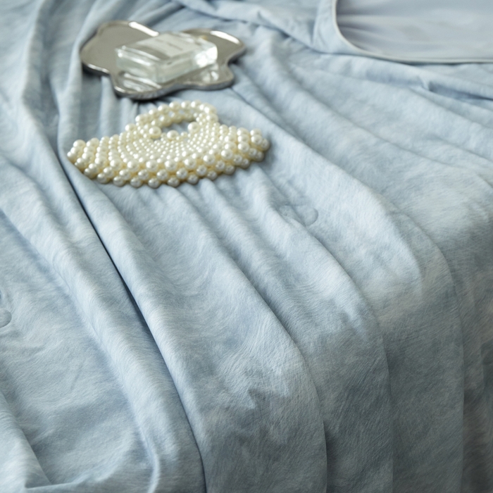 91家纺网 家纺一手货源 找家纺 佑先生 2025新款印花凉感被（锦氨） 烟雨蒙蒙-蓝