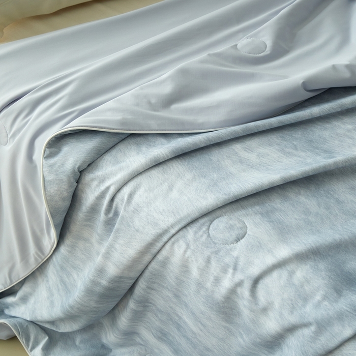 91家纺网 家纺一手货源 找家纺 佑先生 2025新款印花凉感被（锦氨） 烟雨蒙蒙-蓝