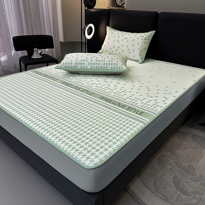 91家纺网 家纺一手货源 找家纺 全季家居 2025新款A类轻奢系列数码印花冰藤席凉席席子 千鸟格-浅绿 床笠