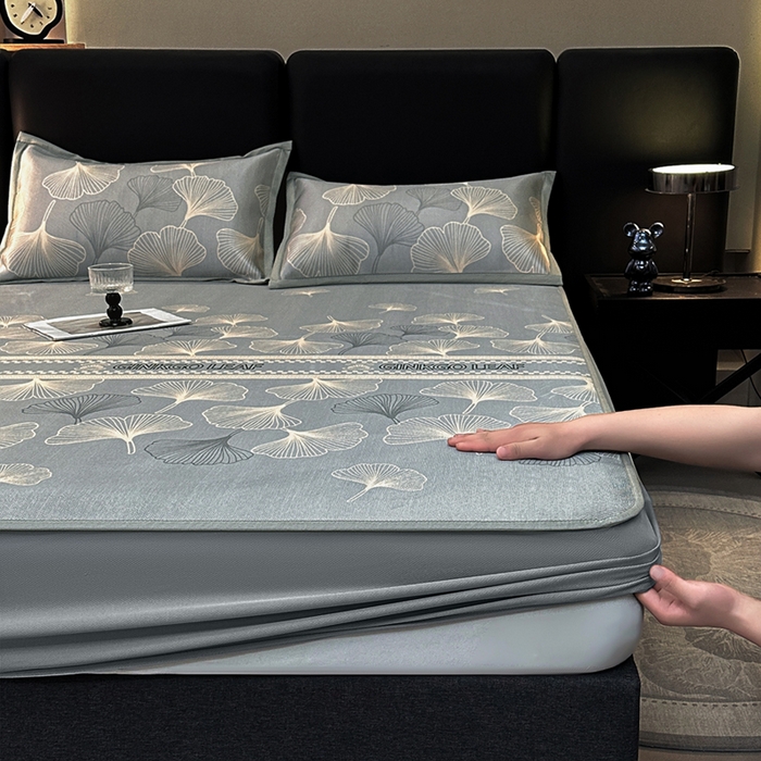 91家纺网 家纺一手货源 找家纺 全季家居 2025新款A类轻奢系列数码印花冰藤席凉席席子 杏叶语-灰金 床笠