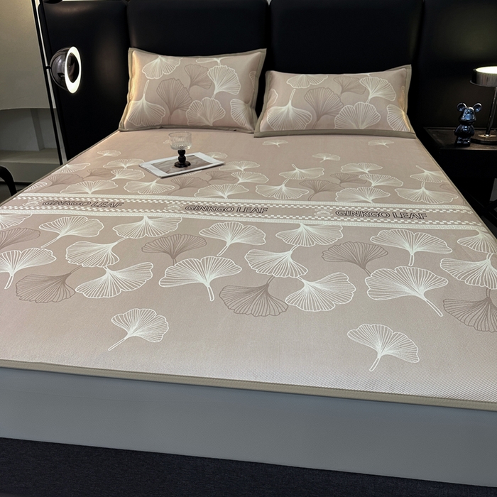 91家纺网 家纺一手货源 找家纺 全季家居 2025新款A类轻奢系列数码印花冰藤席凉席席子 杏叶语-浅咖 床笠