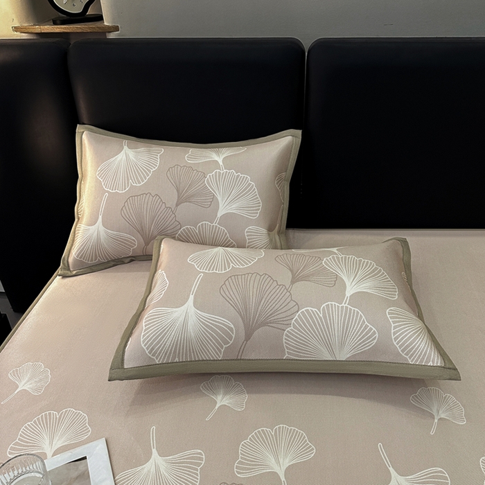 91家纺网 家纺一手货源 找家纺 全季家居 2025新款A类轻奢系列数码印花冰藤席凉席席子 杏叶语-浅咖 床笠