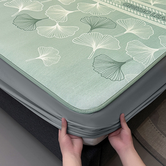 91家纺网 家纺一手货源 找家纺 全季家居 2025新款A类轻奢系列数码印花冰藤席凉席席子 杏叶语-水绿 床笠