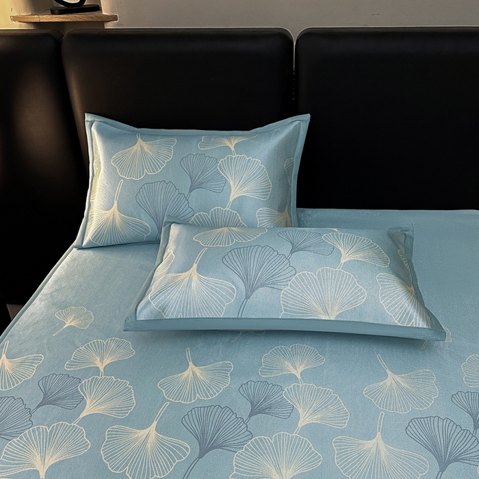 91家纺网 家纺一手货源 找家纺 全季家居 2025新款A类轻奢系列数码印花冰藤席凉席席子 杏叶语-天蓝 床笠