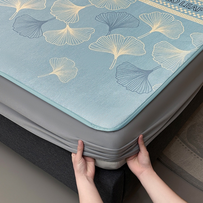 91家纺网 家纺一手货源 找家纺 全季家居 2025新款A类轻奢系列数码印花冰藤席凉席席子 杏叶语-天蓝 床笠