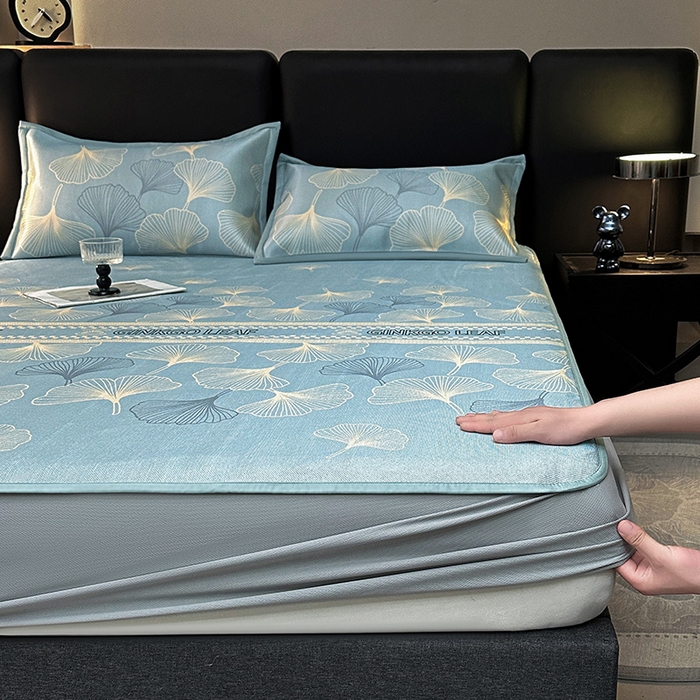 91家纺网 家纺一手货源 找家纺 全季家居 2025新款A类轻奢系列数码印花冰藤席凉席席子 杏叶语-天蓝 床笠