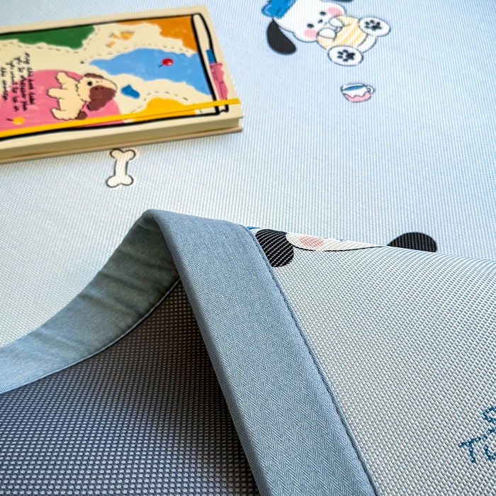 91家纺网 家纺一手货源 找家纺 全季家居 2025新款A类小清新数码印花冰藤席凉席席子 调皮小狗 床席