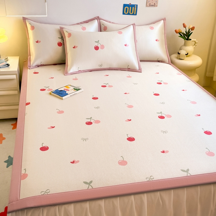 91家纺网 家纺一手货源 找家纺 全季家居 2025新款A类小清新数码印花冰藤席凉席席子 小樱桃 床席