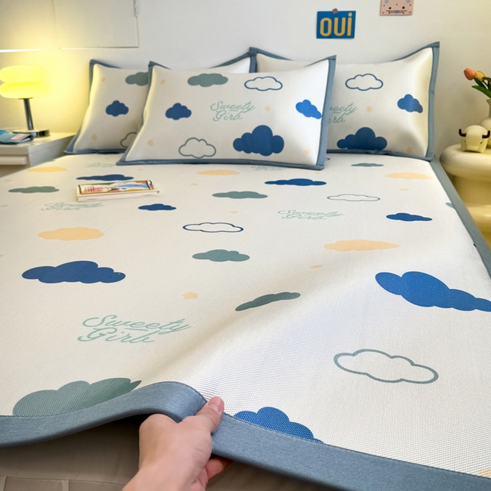 91家纺网 家纺一手货源 找家纺 全季家居 2025新款A类小清新数码印花冰藤席凉席席子 云朵 床席