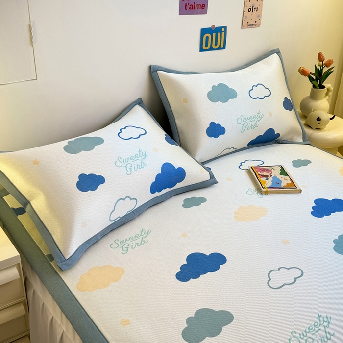 91家纺网 家纺一手货源 找家纺 全季家居 2025新款A类小清新数码印花冰藤席凉席席子 云朵 床席