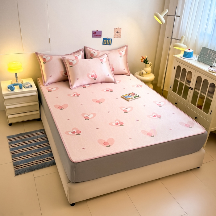 91家纺网 家纺一手货源 找家纺 全季家居 2025新款A类小清新数码印花冰藤席凉席席子 爱心郁金香 床笠