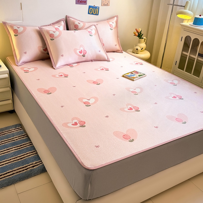 91家纺网 家纺一手货源 找家纺 全季家居 2025新款A类小清新数码印花冰藤席凉席席子 爱心郁金香 床笠