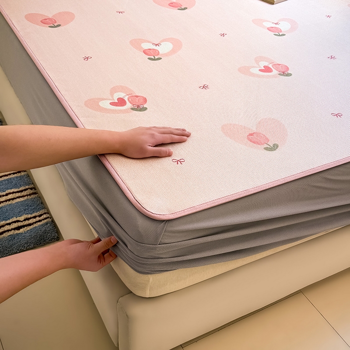 91家纺网 家纺一手货源 找家纺 全季家居 2025新款A类小清新数码印花冰藤席凉席席子 爱心郁金香 床笠