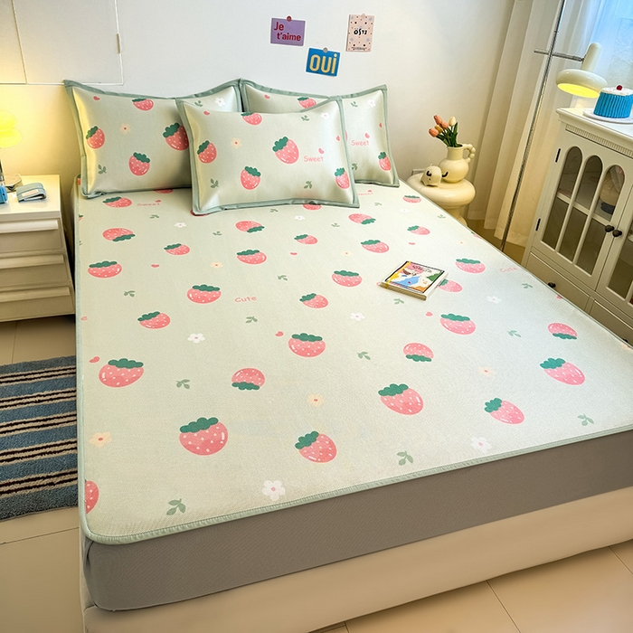 91家纺网 家纺一手货源 找家纺 全季家居 2025新款A类小清新数码印花冰藤席凉席席子 草莓 床笠