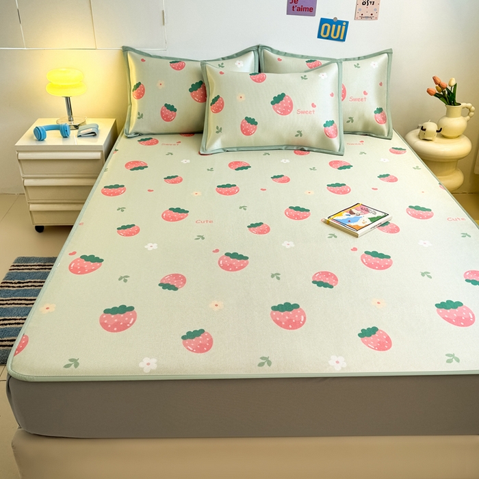 91家纺网 家纺一手货源 找家纺 全季家居 2025新款A类小清新数码印花冰藤席凉席席子 草莓 床笠