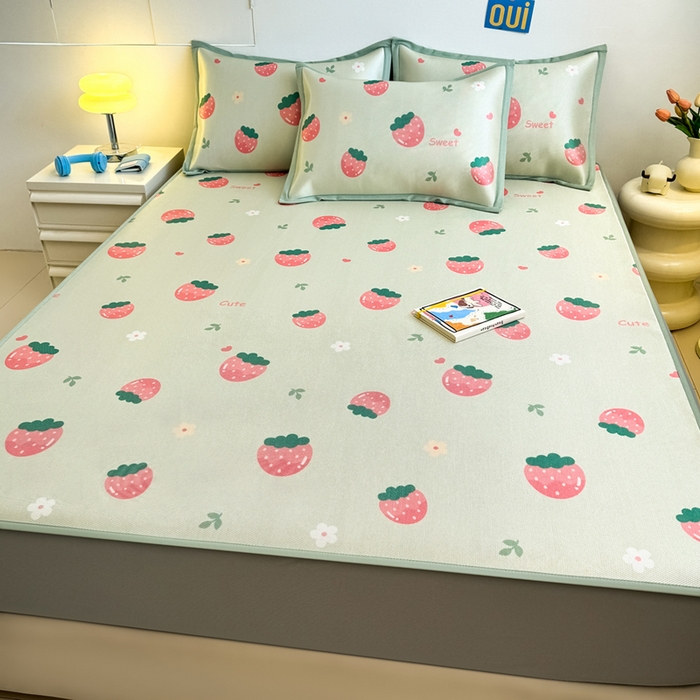 91家纺网 家纺一手货源 找家纺 全季家居 2025新款A类小清新数码印花冰藤席凉席席子 草莓 床笠