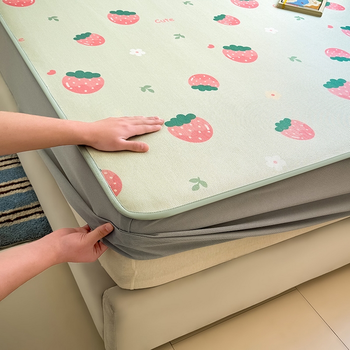 91家纺网 家纺一手货源 找家纺 全季家居 2025新款A类小清新数码印花冰藤席凉席席子 草莓 床笠