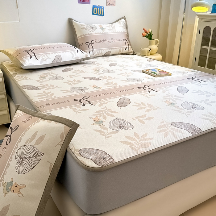 91家纺网 家纺一手货源 找家纺 全季家居 2025新款A类小清新数码印花冰藤席凉席席子 复古花园 床笠