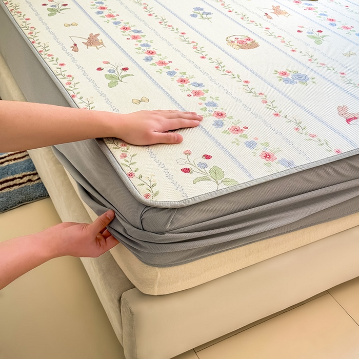 91家纺网 家纺一手货源 找家纺 全季家居 2025新款A类小清新数码印花冰藤席凉席席子 花田小兔 床笠