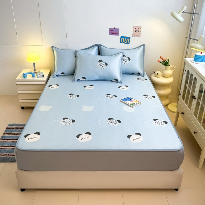 91家纺网 家纺一手货源 找家纺 全季家居 2025新款A类小清新数码印花冰藤席凉席席子 蓝色熊猫 床笠