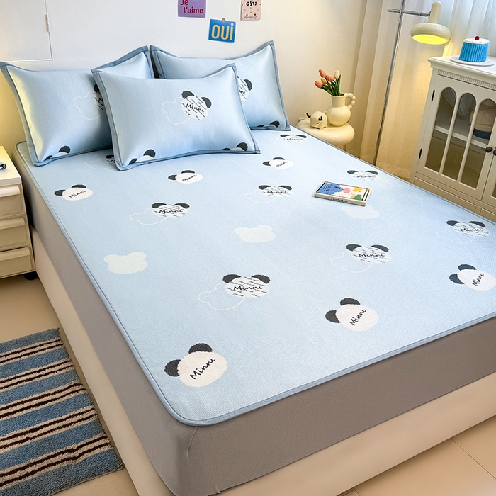 91家纺网 家纺一手货源 找家纺 全季家居 2025新款A类小清新数码印花冰藤席凉席席子 蓝色熊猫 床笠