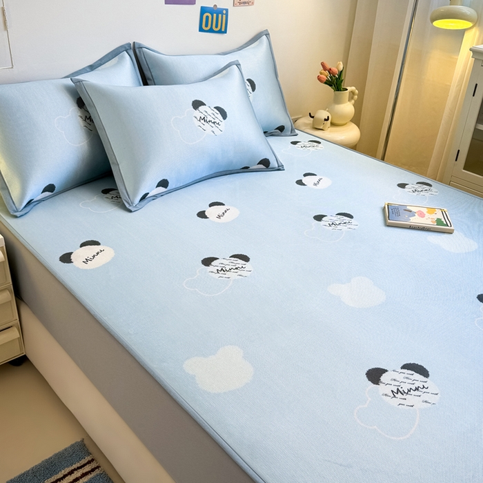 91家纺网 家纺一手货源 找家纺 全季家居 2025新款A类小清新数码印花冰藤席凉席席子 蓝色熊猫 床笠