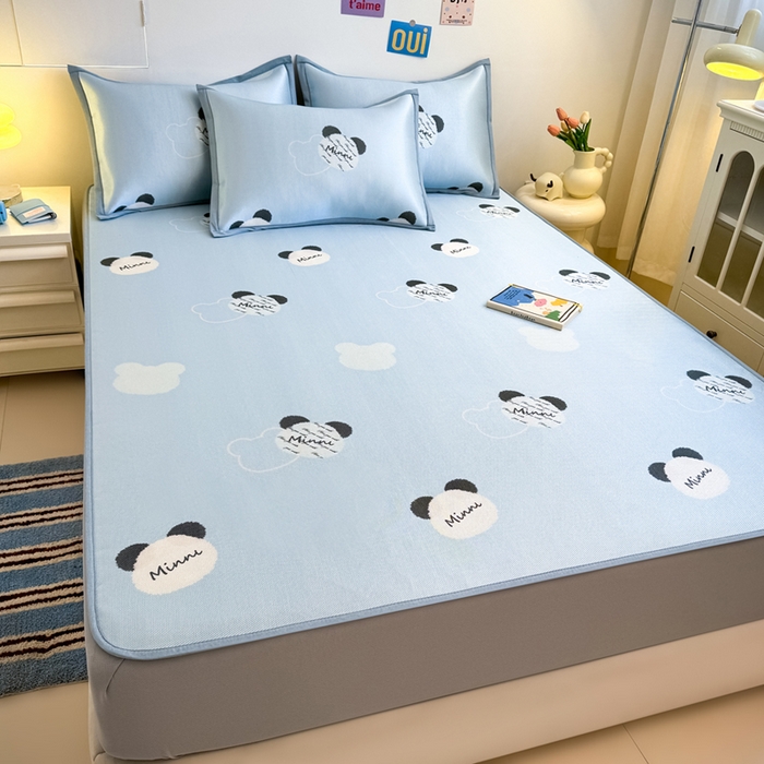 91家纺网 家纺一手货源 找家纺 全季家居 2025新款A类小清新数码印花冰藤席凉席席子 蓝色熊猫 床笠