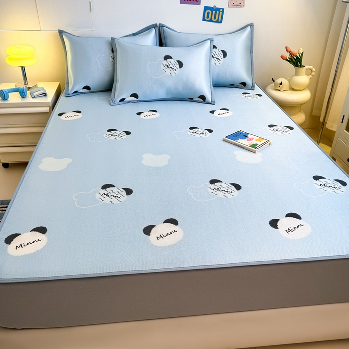 91家纺网 家纺一手货源 找家纺 全季家居 2025新款A类小清新数码印花冰藤席凉席席子 蓝色熊猫 床笠