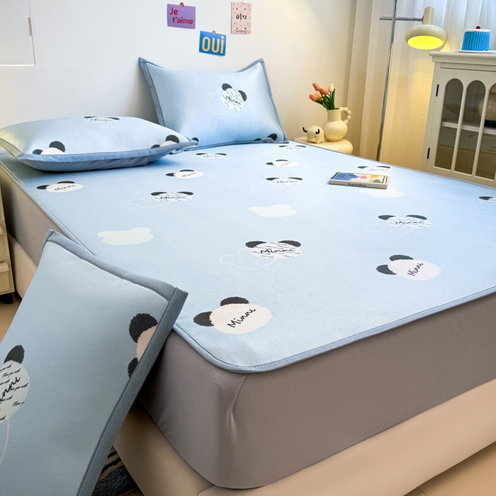 91家纺网 家纺一手货源 找家纺 全季家居 2025新款A类小清新数码印花冰藤席凉席席子 蓝色熊猫 床笠