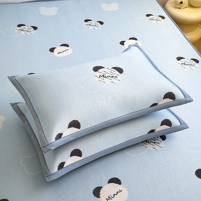 91家纺网 家纺一手货源 找家纺 全季家居 2025新款A类小清新数码印花冰藤席凉席席子 蓝色熊猫 床笠