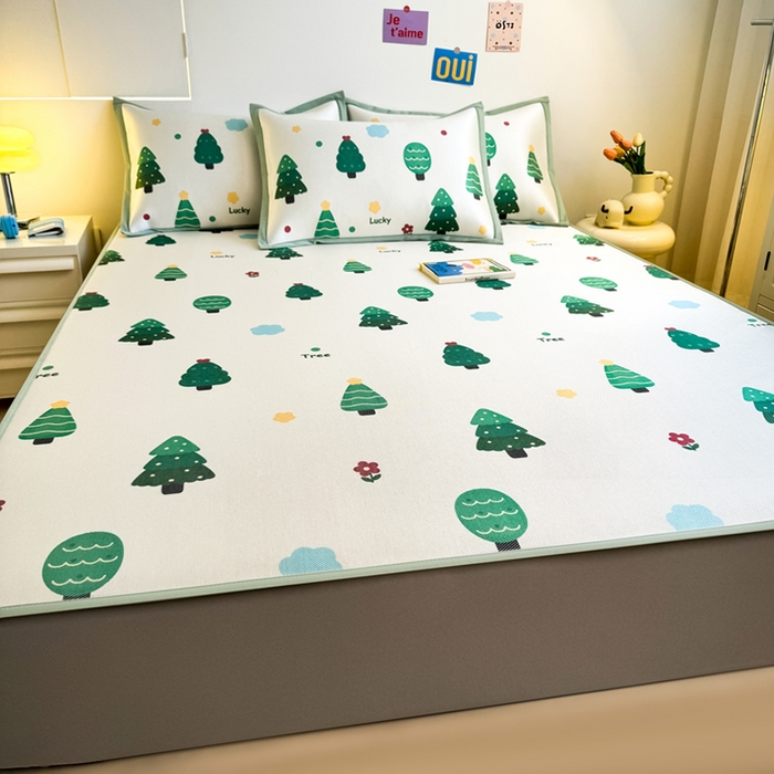 91家纺网 家纺一手货源 找家纺 全季家居 2025新款A类小清新数码印花冰藤席凉席席子 森林 床笠