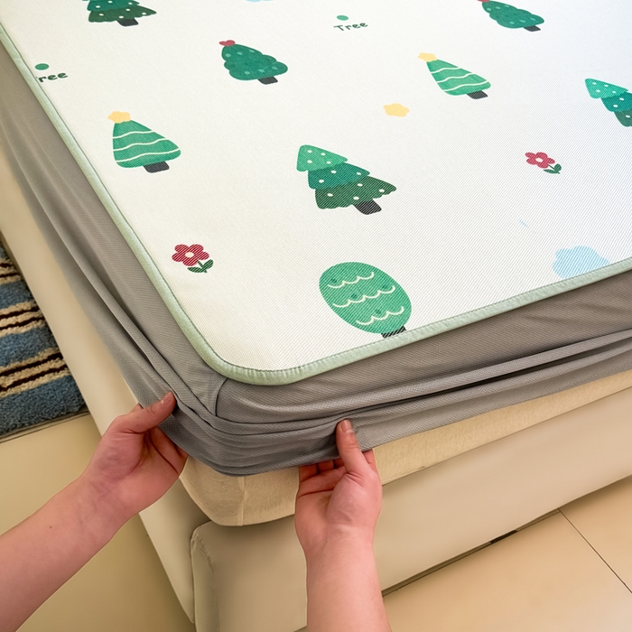 91家纺网 家纺一手货源 找家纺 全季家居 2025新款A类小清新数码印花冰藤席凉席席子 森林 床笠