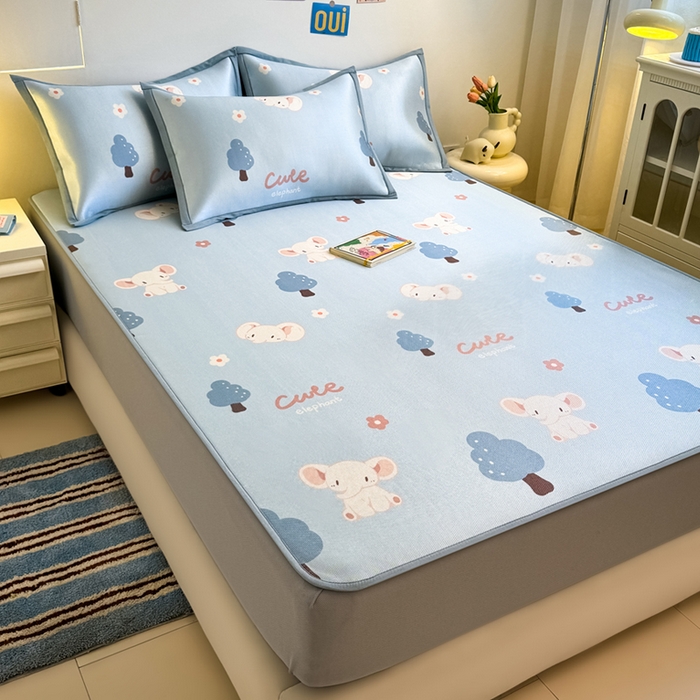 91家纺网 家纺一手货源 找家纺 全季家居 2025新款A类小清新数码印花冰藤席凉席席子 森林小象 床笠