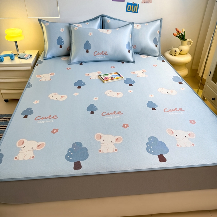 91家纺网 家纺一手货源 找家纺 全季家居 2025新款A类小清新数码印花冰藤席凉席席子 森林小象 床笠