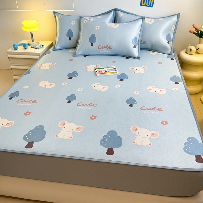 91家纺网 家纺一手货源 找家纺 全季家居 2025新款A类小清新数码印花冰藤席凉席席子 森林小象 床笠