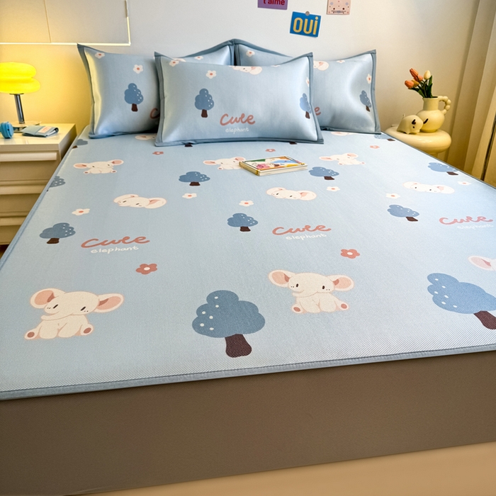 91家纺网 家纺一手货源 找家纺 全季家居 2025新款A类小清新数码印花冰藤席凉席席子 森林小象 床笠