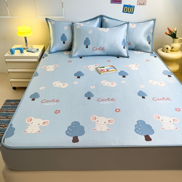 91家纺网 家纺一手货源 找家纺 全季家居 2025新款A类小清新数码印花冰藤席凉席席子 森林小象 床笠