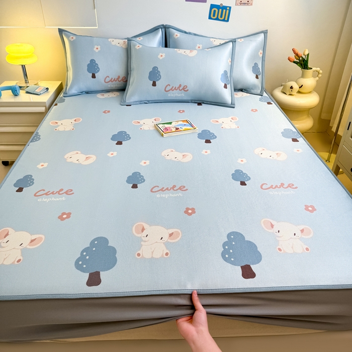 91家纺网 家纺一手货源 找家纺 全季家居 2025新款A类小清新数码印花冰藤席凉席席子 森林小象 床笠