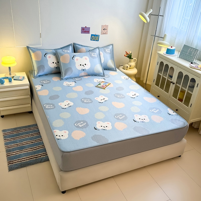 91家纺网 家纺一手货源 找家纺 全季家居 2025新款A类小清新数码印花冰藤席凉席席子 甜趣熊 床笠