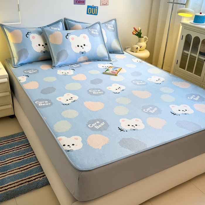 91家纺网 家纺一手货源 找家纺 全季家居 2025新款A类小清新数码印花冰藤席凉席席子 甜趣熊 床笠