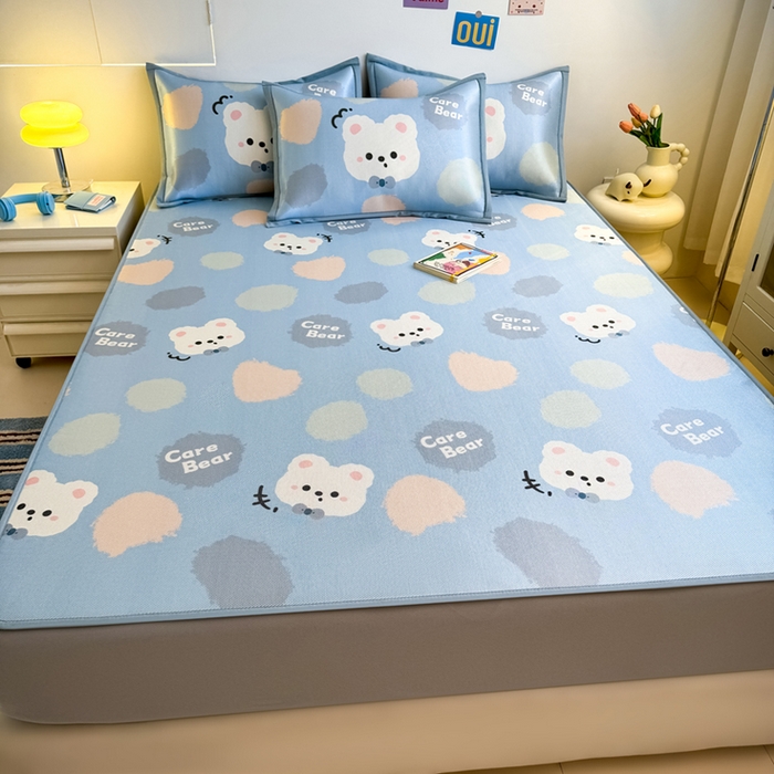 91家纺网 家纺一手货源 找家纺 全季家居 2025新款A类小清新数码印花冰藤席凉席席子 甜趣熊 床笠