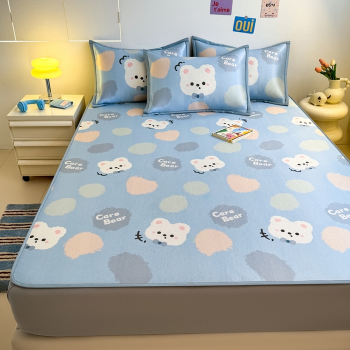 91家纺网 家纺一手货源 找家纺 全季家居 2025新款A类小清新数码印花冰藤席凉席席子 甜趣熊 床笠